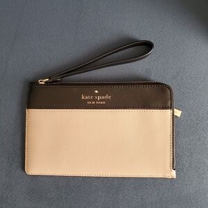 Kate Spade Black and Cream Wristlet